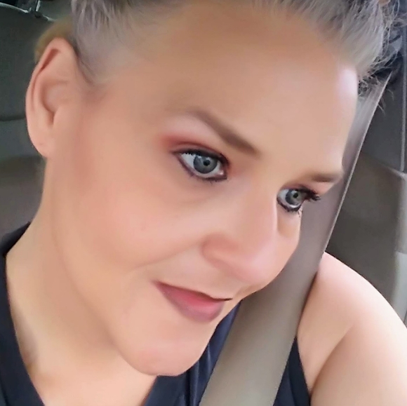 Meet your Posher, Lori - Picture 6 of 7